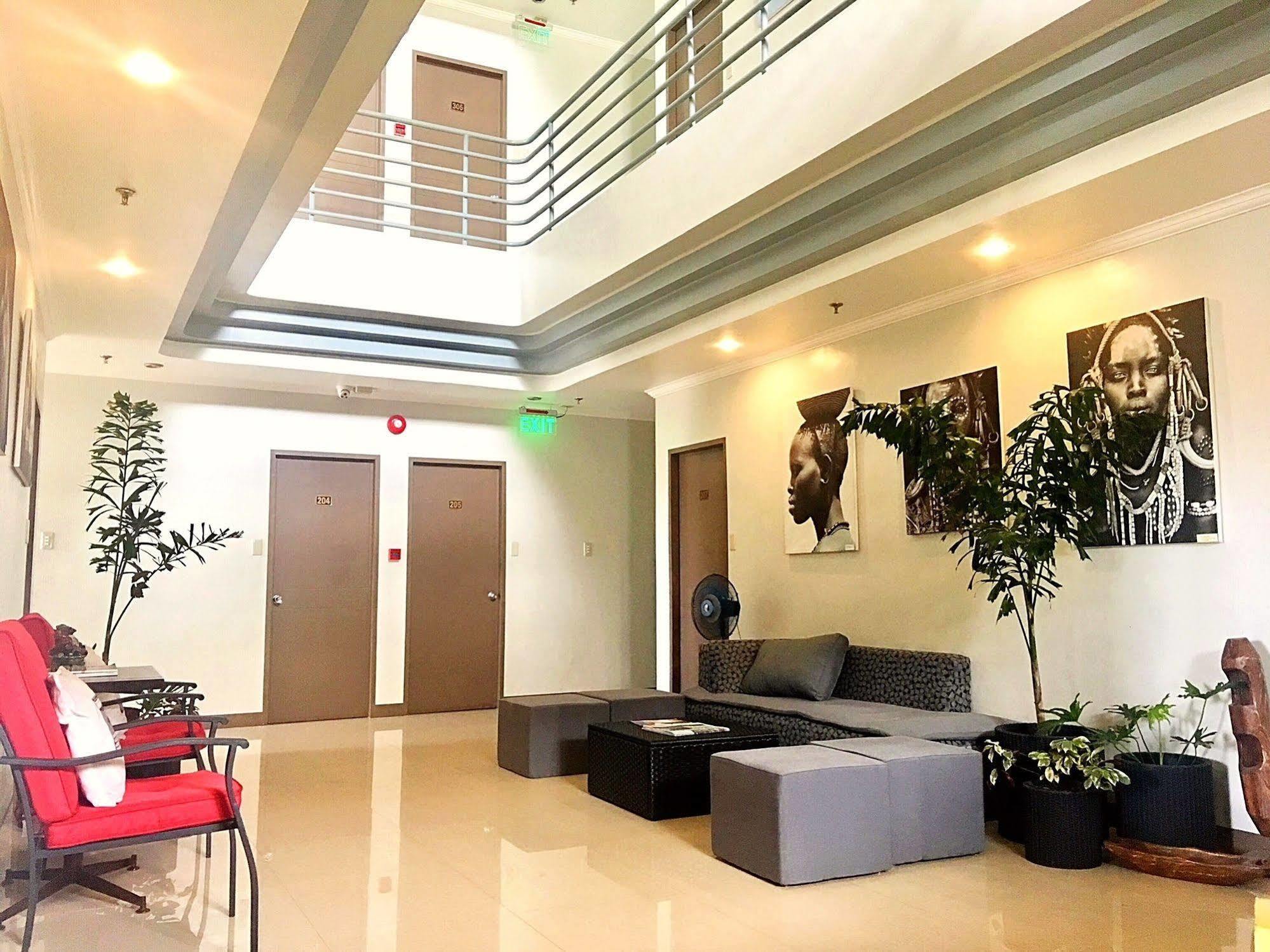 Hotel Tiffany Laoag Esterno foto