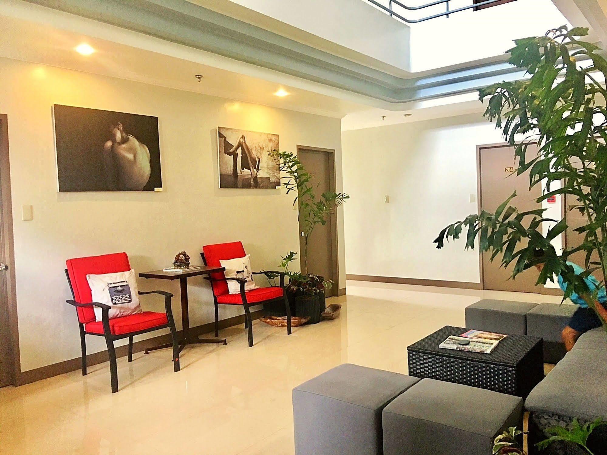 Hotel Tiffany Laoag Esterno foto
