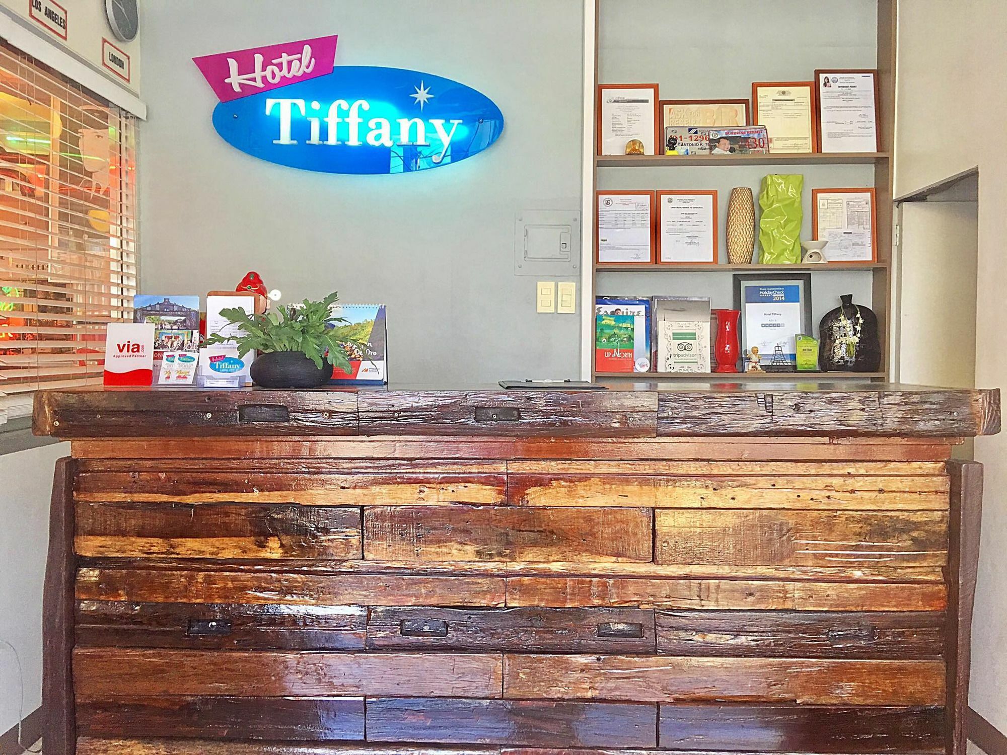 Hotel Tiffany Laoag Esterno foto